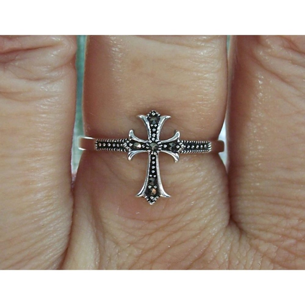 925 STERLING SILVER Dainty Medieval Cross Marcasite Ring - Picture 4 of 16